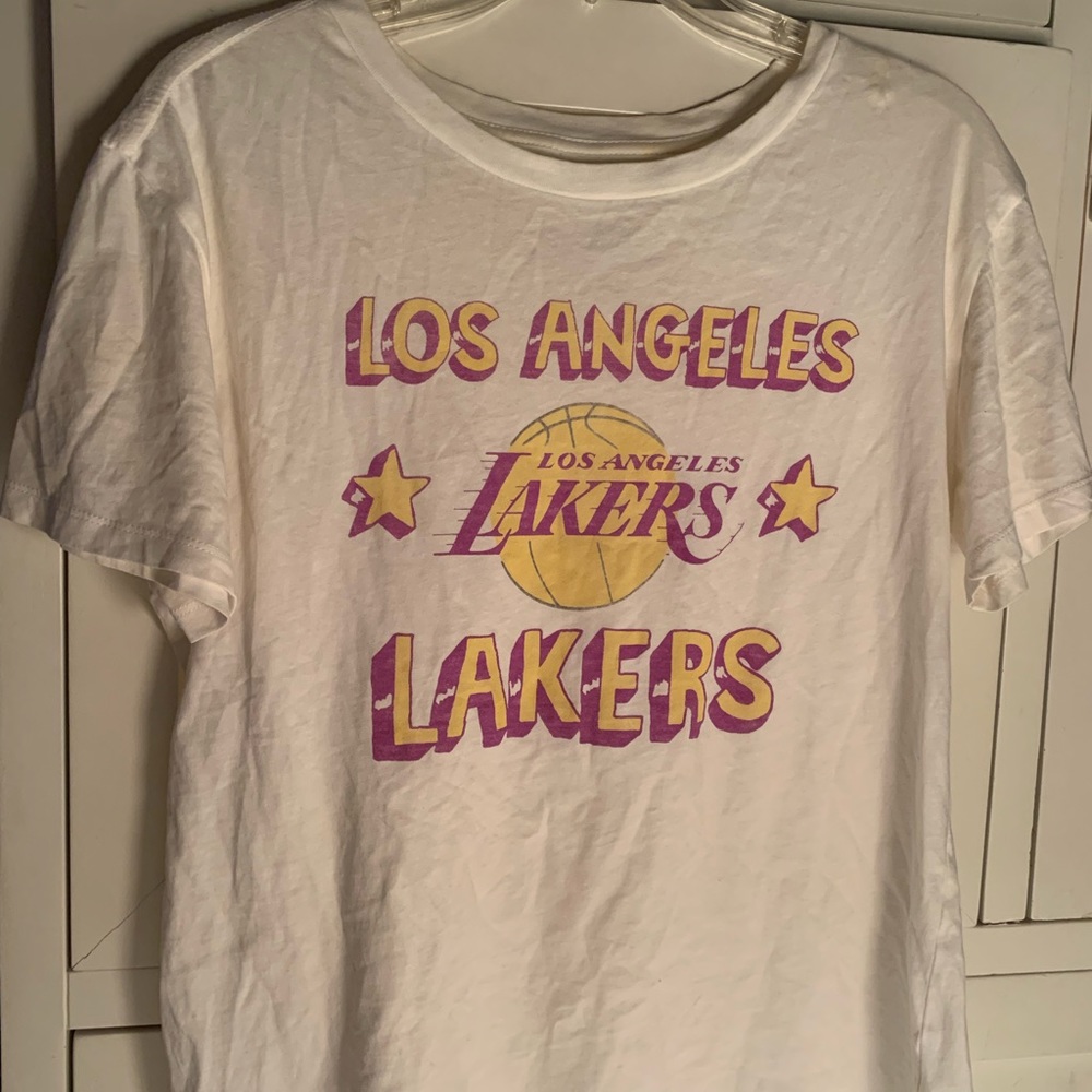 LOS ANGELES LAKERS T-SHIRT (Medium)!! From a non-smoking home!
